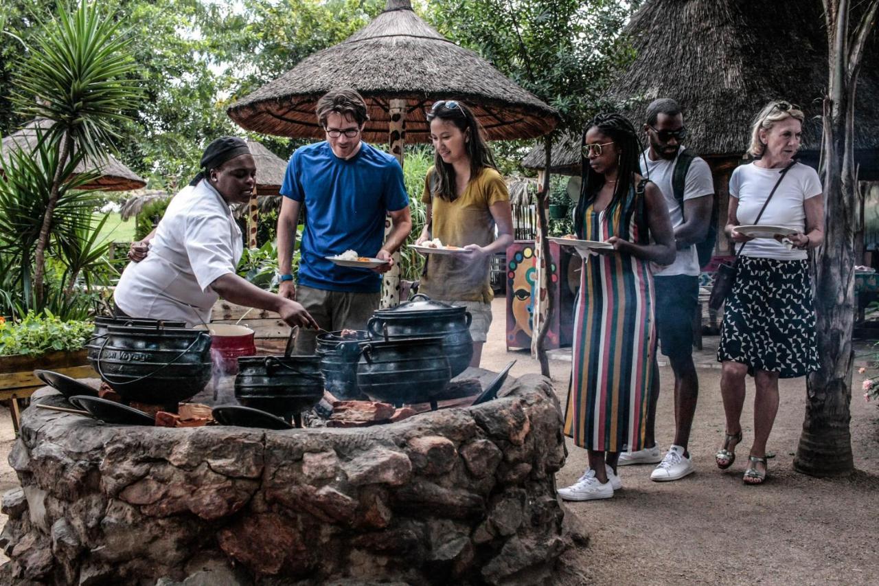 Lebo'S Soweto Backpackers Hostel Екстериор снимка