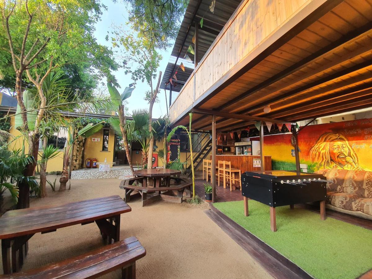 Lebo'S Soweto Backpackers Hostel Екстериор снимка