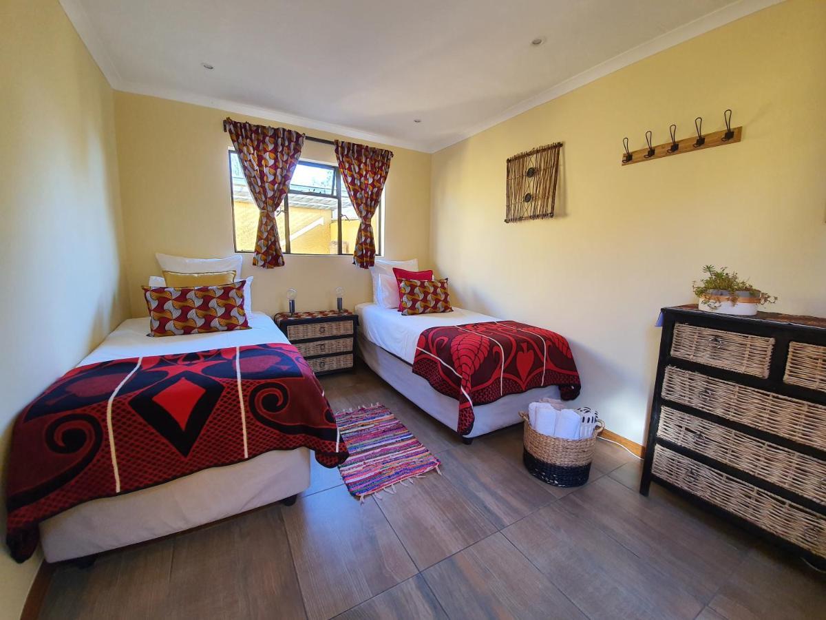 Lebo'S Soweto Backpackers Hostel Екстериор снимка