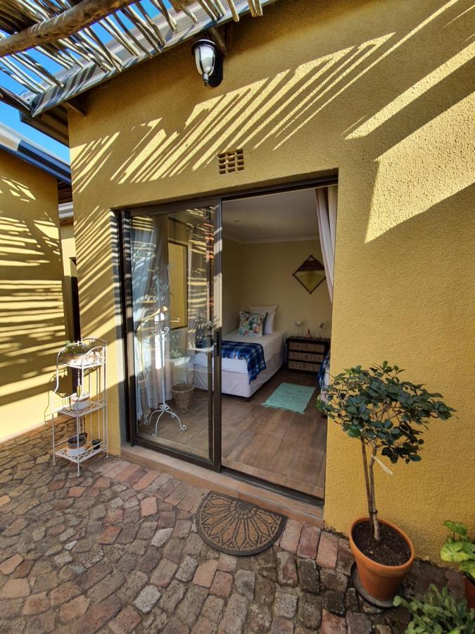 Lebo'S Soweto Backpackers Hostel Екстериор снимка