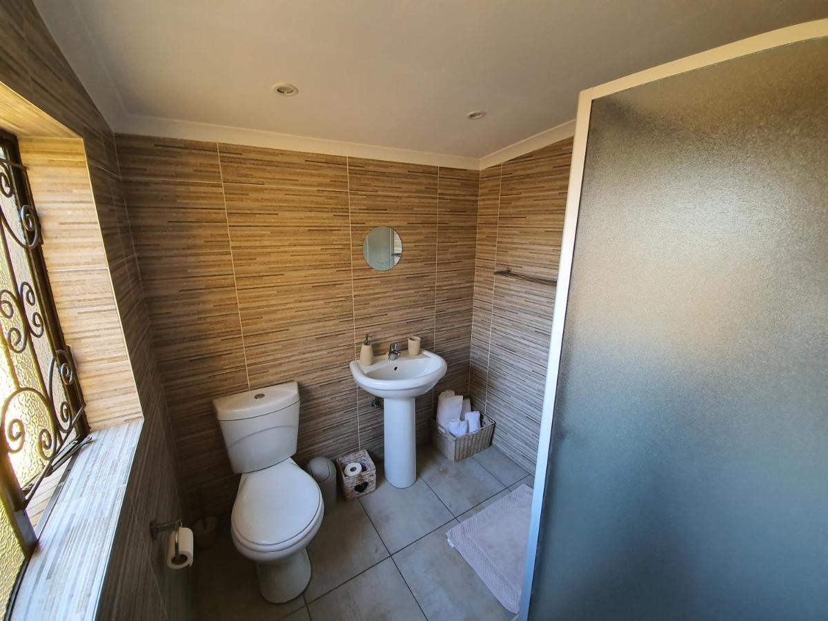 Lebo'S Soweto Backpackers Hostel Екстериор снимка